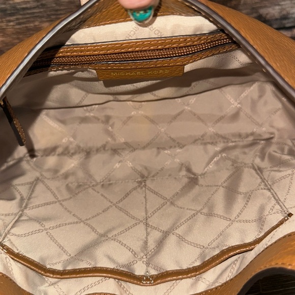Michael Kors LILLIAN SHOULDER BAG! In Excellent Condition! - Picture 9 of 11